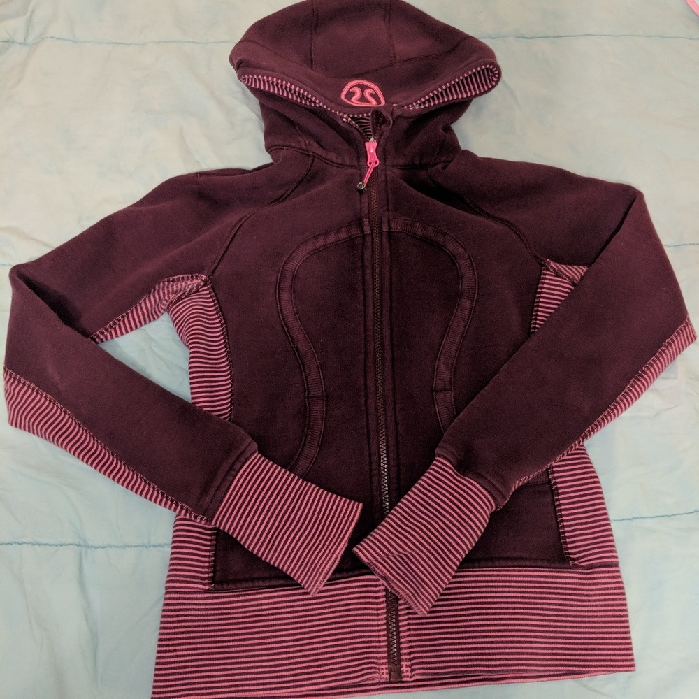 Lululemon scuba *stretch hoodie in plum stripes